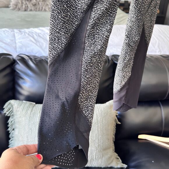 Lululemon Run: Inspire Tight II – Laser Cut | Black/White Static/Ziggy Print 6 - Picture 4 of 12